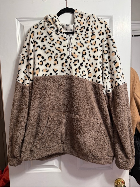 Sweaters - Cozy Leopard-Print Sherpa Pullover Hoodie - Brown/Cream